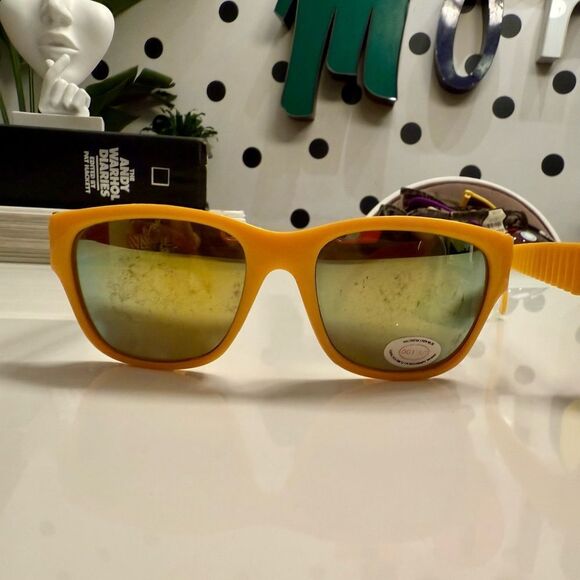 Super Cool True Vintage 1970s Yellow 3D Geometric Ribbed Unisex Sunglasses main image 6